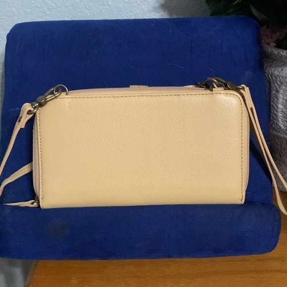 Beautiful wristlet clutch or Crossbody bag - Picture 3 of 6